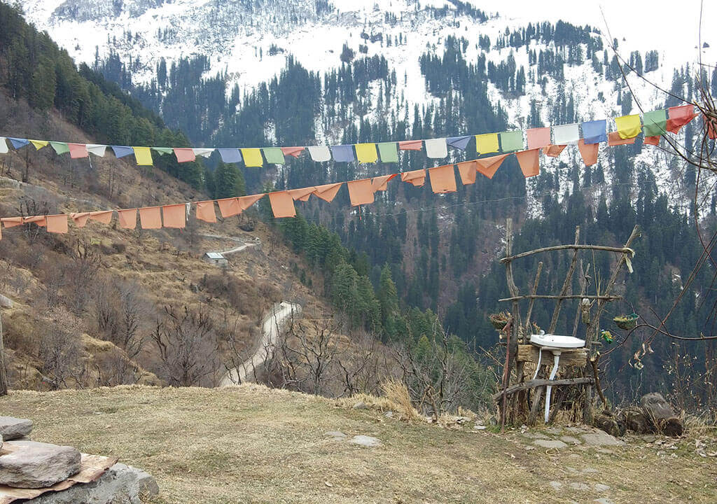 Wash-basin-at-the-edge-of-the-Manali camp---TheWingedFork