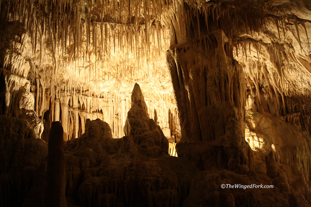 Stalactites-and-Stalagmites-dancing-in-the-caves