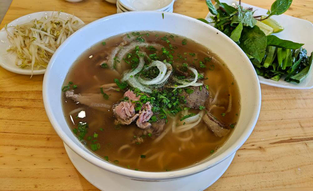 Bữa sáng ăn gì? - Phở - Vietnamese noodle soup, Vietnam – Jackie and Justin from Life Of Doing