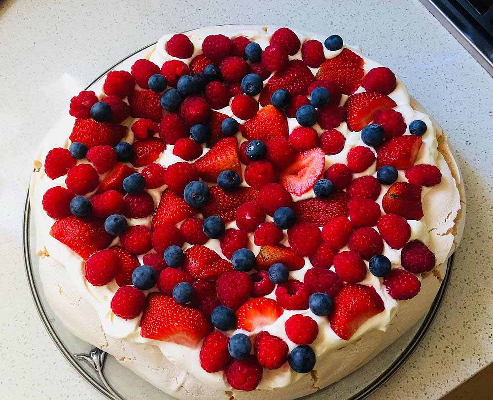 Sweets time! - Pavlova : By Rachel from Adventure and Sunshine