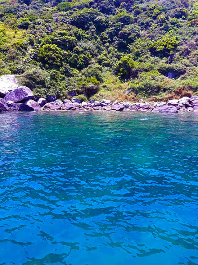 Snorkelling in Cham Island - Pic by Ann from Eco Conscious Traveller
