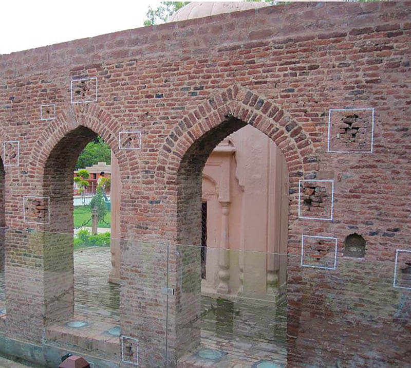 Bullets in the wall at Jallianwala Bagh - Pic by Rakshakdua from Wiki Commons SA 3.0