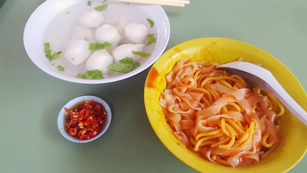 Fishball Noodle in Singapore - Pic by Don from The Money Saving Daddy