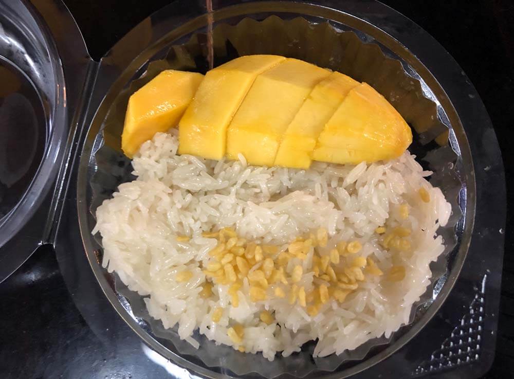 Sticky Mango Rice in Thailand - Pic by Veronika from Travel Geekery