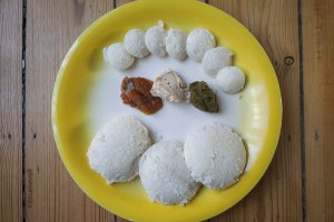 South Indian Idlis and mini-idlis ready to serve with chutney - Pic by Bhushavali of My Travelogue