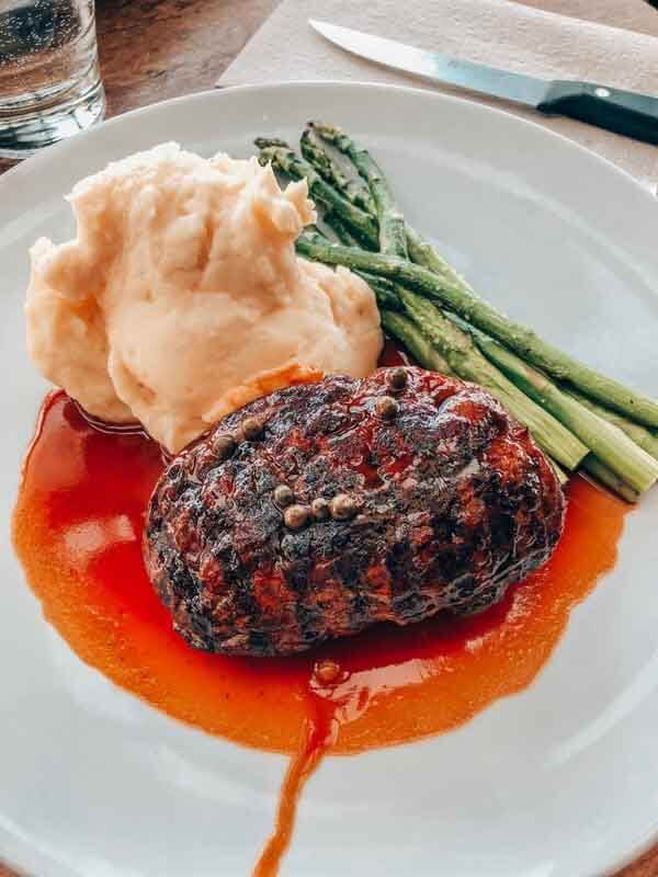 Alberta steak with mashed potato and asparagus.